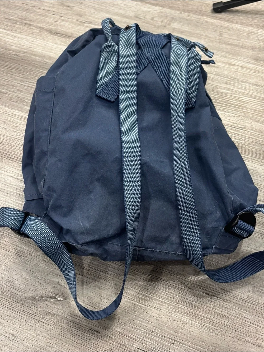Fjallraven Kånken Backpack in Navy with Red Logo small hiking outdoor